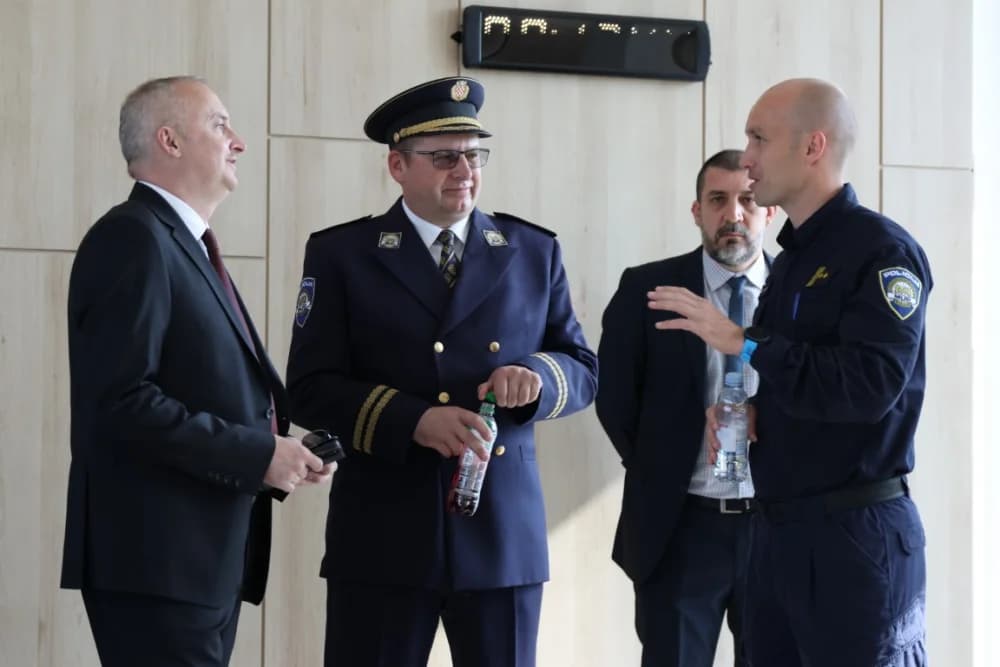 (VELIKA FOTOGALERIJA) 33. obljetnica obilježavanja osnutka 3. gardijske brigade “Kune” u Novoj Gradiški