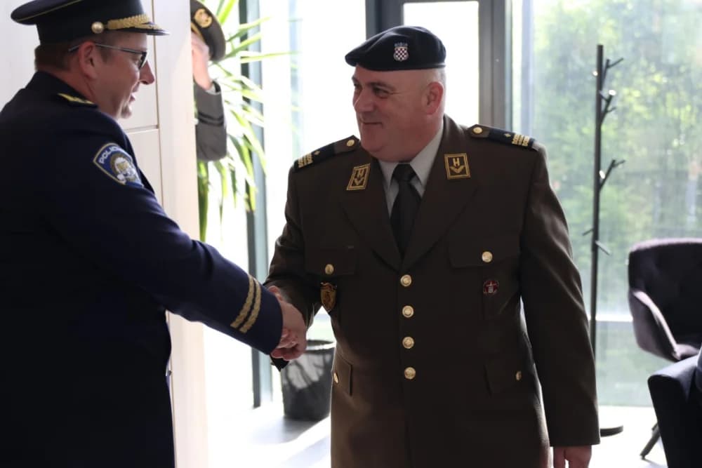 (VELIKA FOTOGALERIJA) 33. obljetnica obilježavanja osnutka 3. gardijske brigade “Kune” u Novoj Gradiški