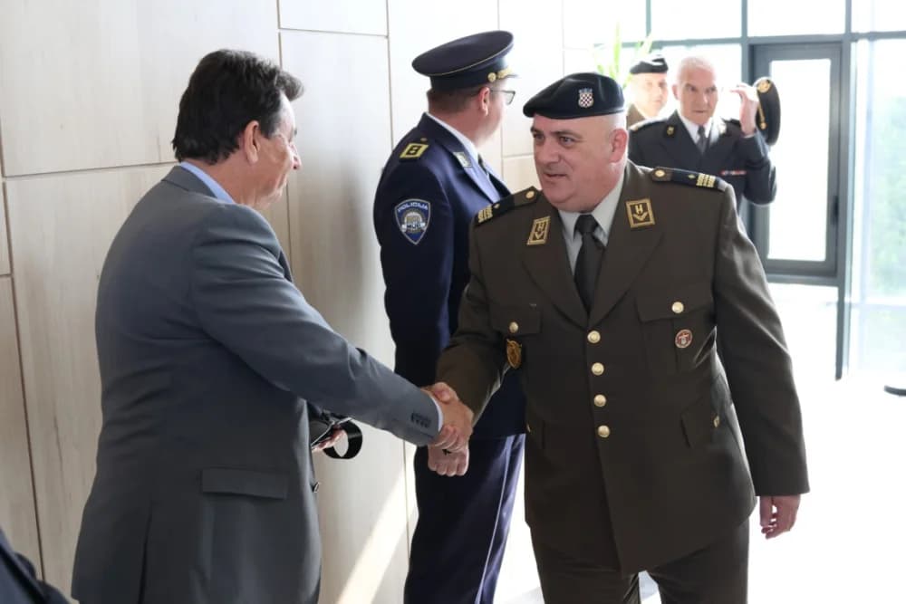 (VELIKA FOTOGALERIJA) 33. obljetnica obilježavanja osnutka 3. gardijske brigade “Kune” u Novoj Gradiški