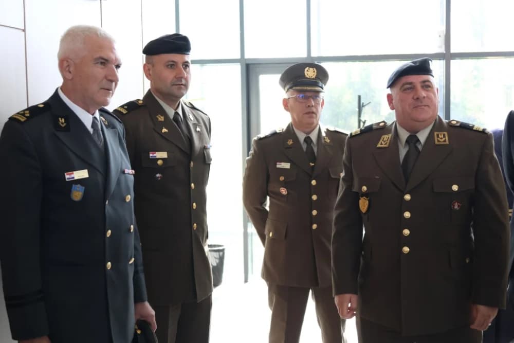 (VELIKA FOTOGALERIJA) 33. obljetnica obilježavanja osnutka 3. gardijske brigade “Kune” u Novoj Gradiški