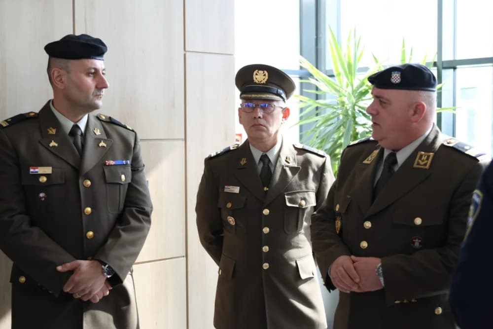 (VELIKA FOTOGALERIJA) 33. obljetnica obilježavanja osnutka 3. gardijske brigade “Kune” u Novoj Gradiški