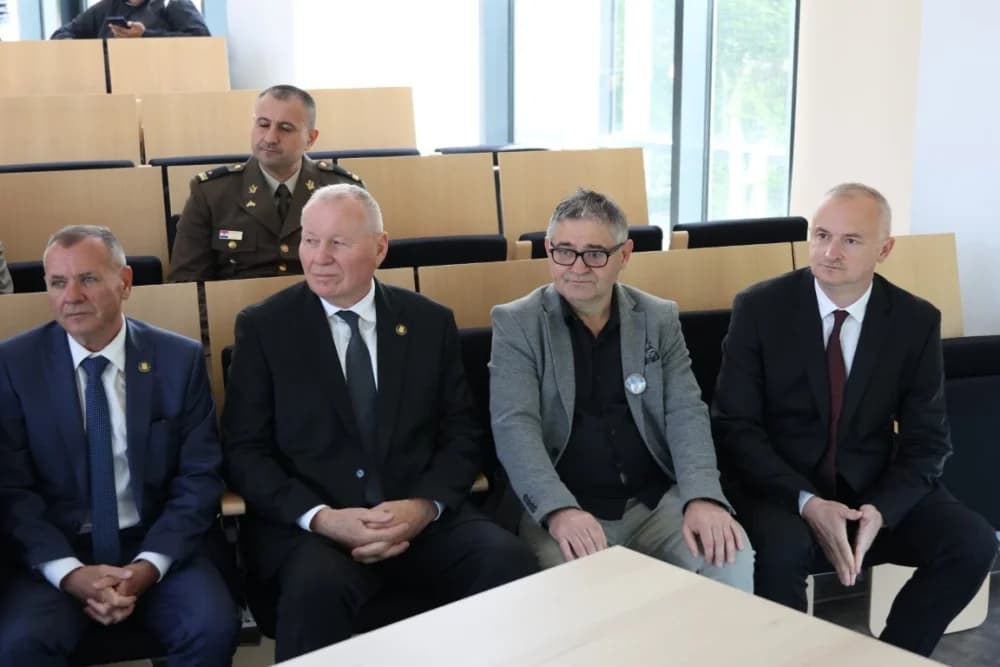 (VELIKA FOTOGALERIJA) 33. obljetnica obilježavanja osnutka 3. gardijske brigade “Kune” u Novoj Gradiški