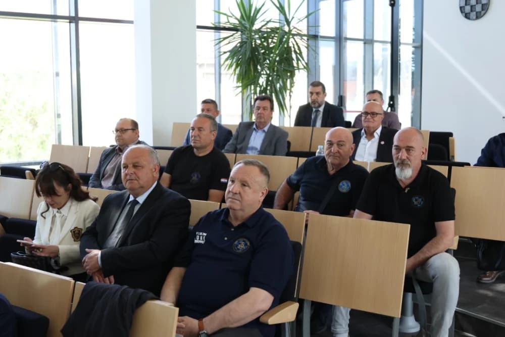 (VELIKA FOTOGALERIJA) 33. obljetnica obilježavanja osnutka 3. gardijske brigade “Kune” u Novoj Gradiški