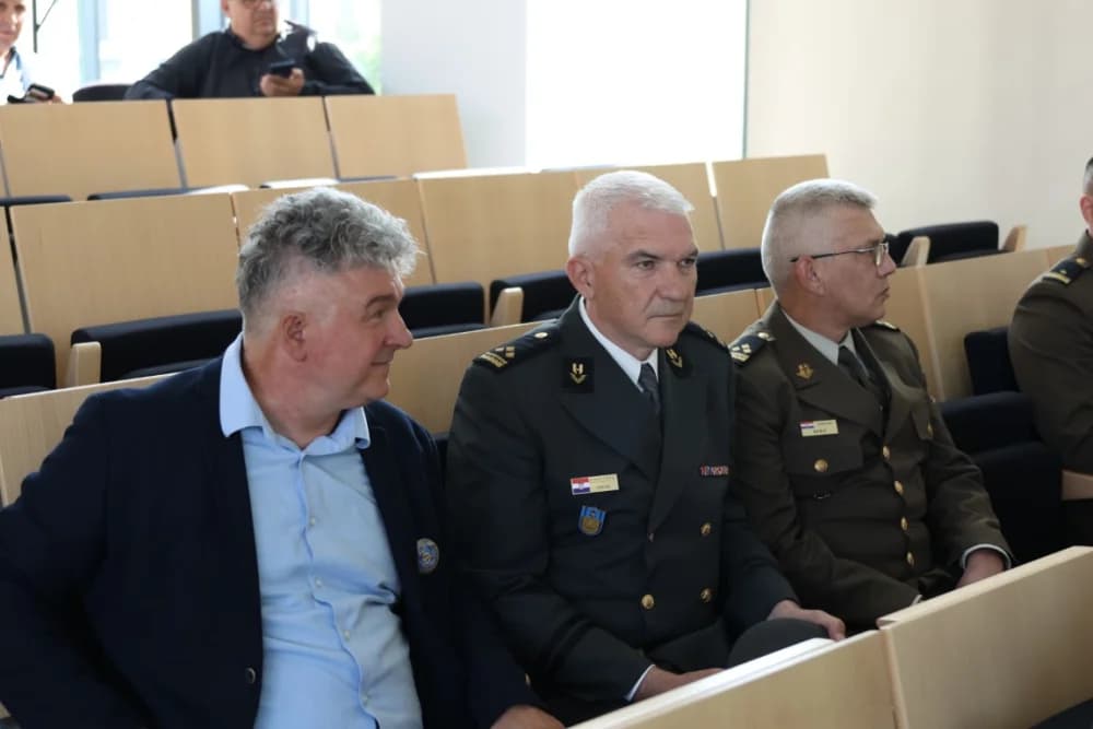 (VELIKA FOTOGALERIJA) 33. obljetnica obilježavanja osnutka 3. gardijske brigade “Kune” u Novoj Gradiški