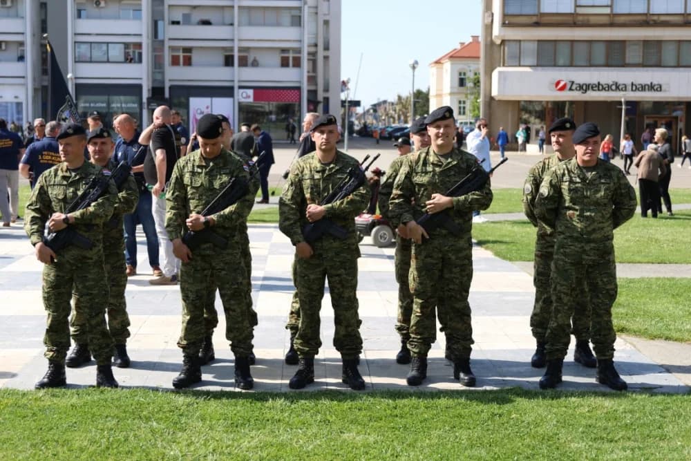 (VELIKA FOTOGALERIJA) 33. obljetnica obilježavanja osnutka 3. gardijske brigade “Kune” u Novoj Gradiški