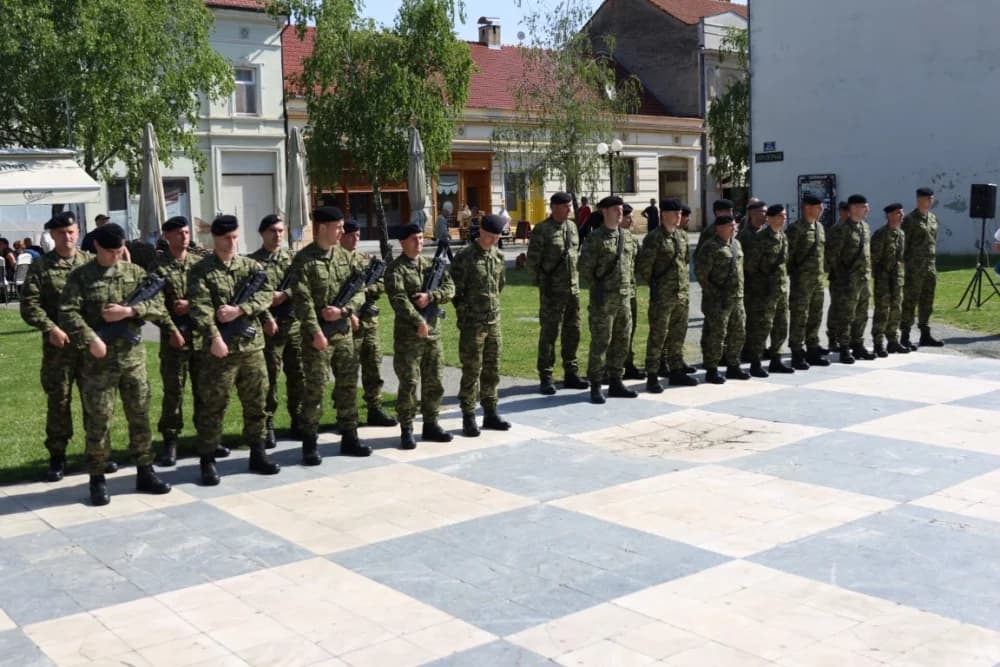 (VELIKA FOTOGALERIJA) 33. obljetnica obilježavanja osnutka 3. gardijske brigade “Kune” u Novoj Gradiški