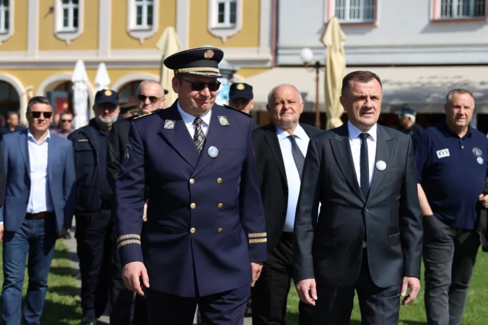 (VELIKA FOTOGALERIJA) 33. obljetnica obilježavanja osnutka 3. gardijske brigade “Kune” u Novoj Gradiški