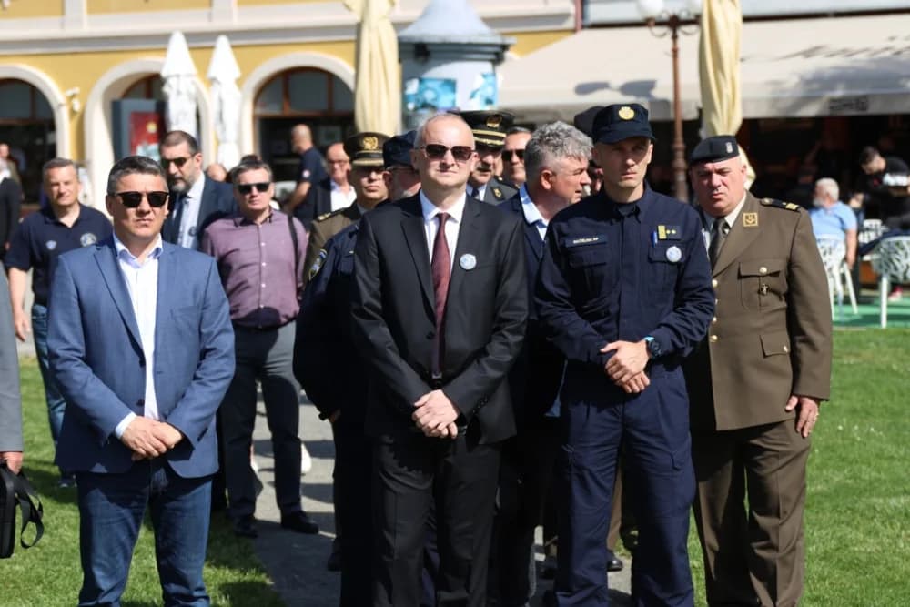 (VELIKA FOTOGALERIJA) 33. obljetnica obilježavanja osnutka 3. gardijske brigade “Kune” u Novoj Gradiški