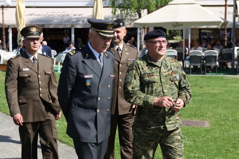 (VELIKA FOTOGALERIJA) 33. obljetnica obilježavanja osnutka 3. gardijske brigade “Kune” u Novoj Gradiški