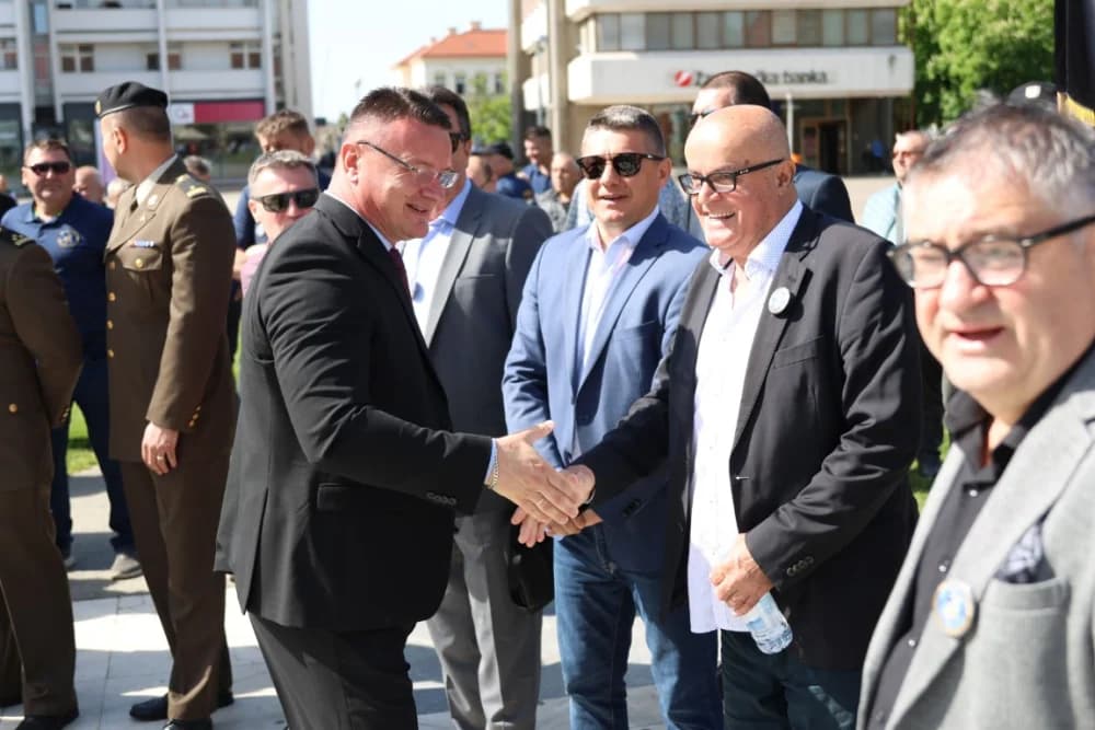 (VELIKA FOTOGALERIJA) 33. obljetnica obilježavanja osnutka 3. gardijske brigade “Kune” u Novoj Gradiški