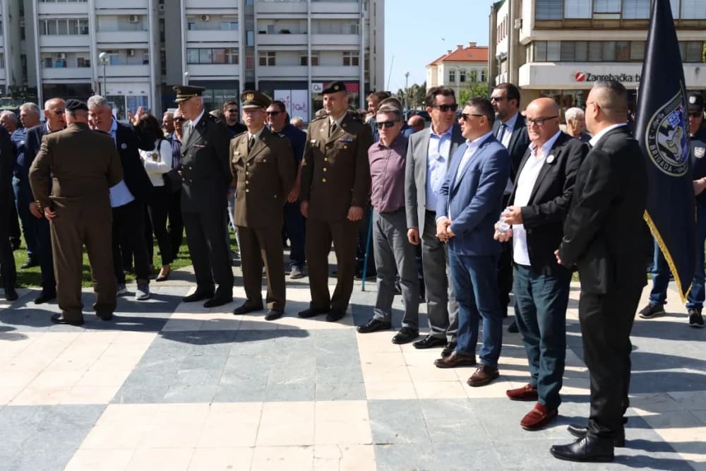(VELIKA FOTOGALERIJA) 33. obljetnica obilježavanja osnutka 3. gardijske brigade “Kune” u Novoj Gradiški