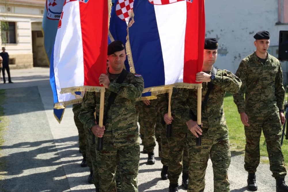 (VELIKA FOTOGALERIJA) 33. obljetnica obilježavanja osnutka 3. gardijske brigade “Kune” u Novoj Gradiški