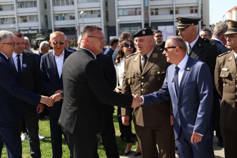 (VELIKA FOTOGALERIJA) 33. obljetnica obilježavanja osnutka 3. gardijske brigade “Kune” u Novoj Gradiški