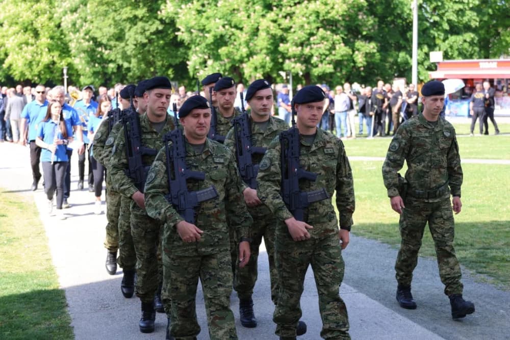 (VELIKA FOTOGALERIJA) 33. obljetnica obilježavanja osnutka 3. gardijske brigade “Kune” u Novoj Gradiški