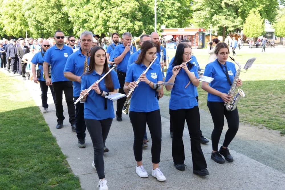 (VELIKA FOTOGALERIJA) 33. obljetnica obilježavanja osnutka 3. gardijske brigade “Kune” u Novoj Gradiški