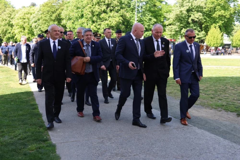 (VELIKA FOTOGALERIJA) 33. obljetnica obilježavanja osnutka 3. gardijske brigade “Kune” u Novoj Gradiški