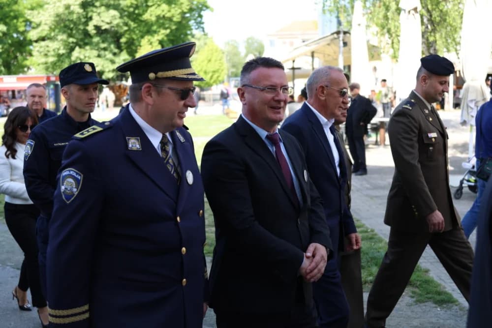 (VELIKA FOTOGALERIJA) 33. obljetnica obilježavanja osnutka 3. gardijske brigade “Kune” u Novoj Gradiški