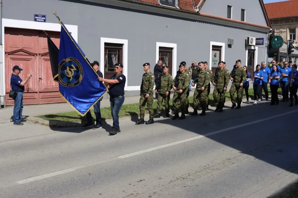 (VELIKA FOTOGALERIJA) 33. obljetnica obilježavanja osnutka 3. gardijske brigade “Kune” u Novoj Gradiški