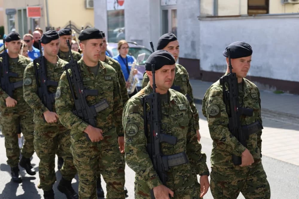 (VELIKA FOTOGALERIJA) 33. obljetnica obilježavanja osnutka 3. gardijske brigade “Kune” u Novoj Gradiški