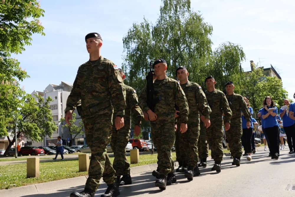 (VELIKA FOTOGALERIJA) 33. obljetnica obilježavanja osnutka 3. gardijske brigade “Kune” u Novoj Gradiški