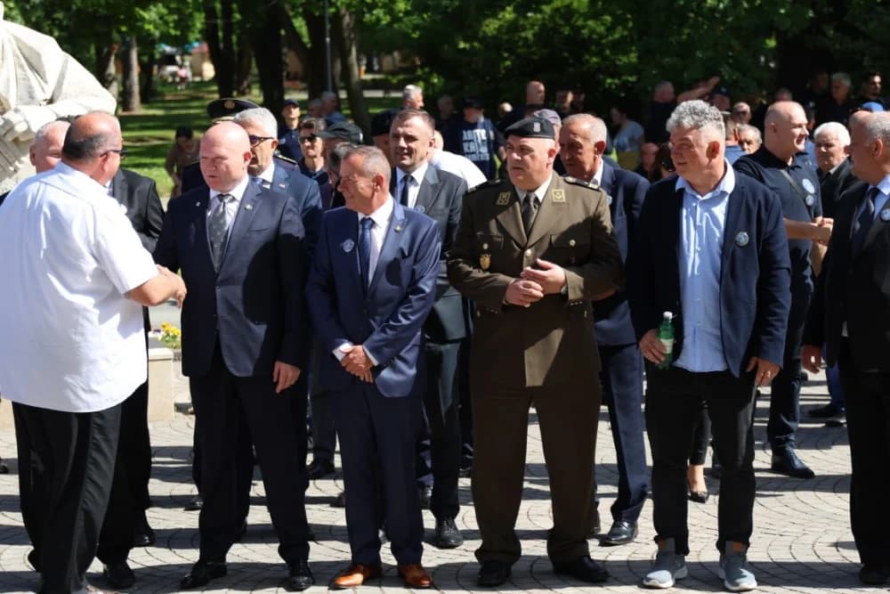 (VELIKA FOTOGALERIJA) 33. obljetnica obilježavanja osnutka 3. gardijske brigade “Kune” u Novoj Gradiški