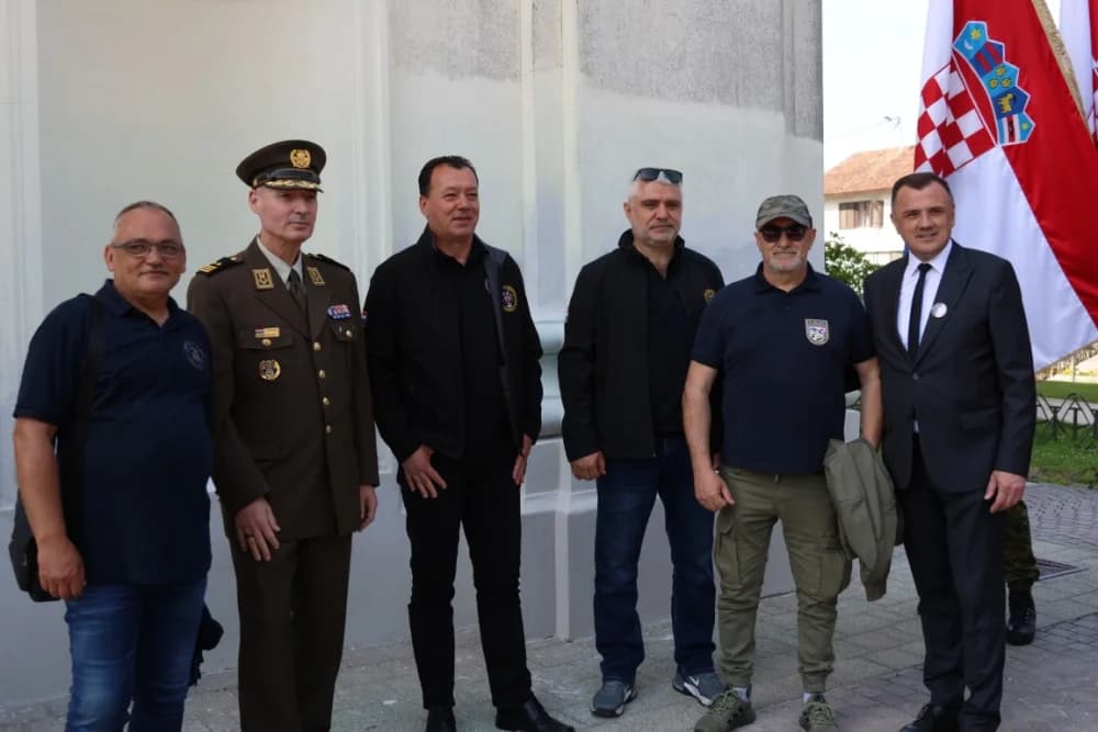 (VELIKA FOTOGALERIJA) 33. obljetnica obilježavanja osnutka 3. gardijske brigade “Kune” u Novoj Gradiški