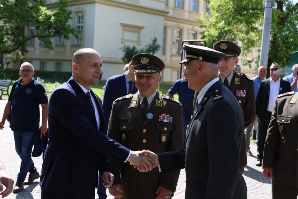 (VELIKA FOTOGALERIJA) 33. obljetnica obilježavanja osnutka 3. gardijske brigade “Kune” u Novoj Gradiški