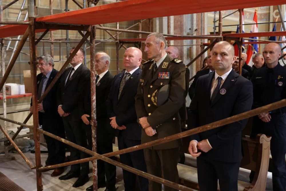 (VELIKA FOTOGALERIJA) 33. obljetnica obilježavanja osnutka 3. gardijske brigade “Kune” u Novoj Gradiški