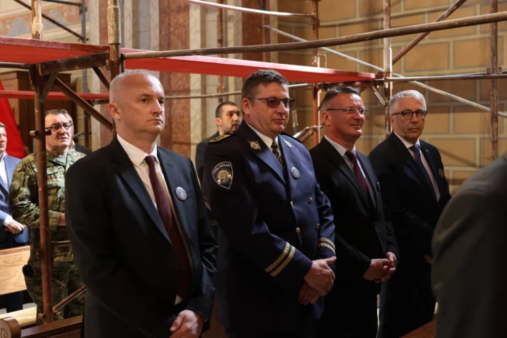 (VELIKA FOTOGALERIJA) 33. obljetnica obilježavanja osnutka 3. gardijske brigade “Kune” u Novoj Gradiški