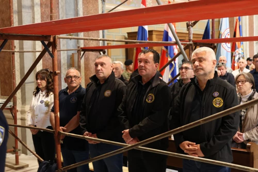 (VELIKA FOTOGALERIJA) 33. obljetnica obilježavanja osnutka 3. gardijske brigade “Kune” u Novoj Gradiški