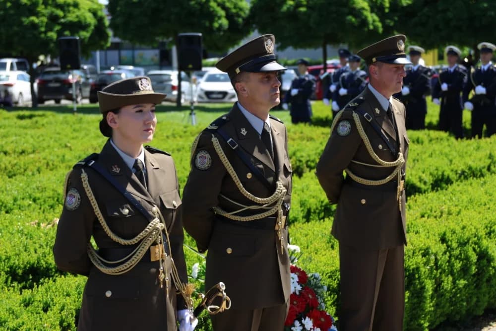 (VELIKA FOTOGALERIJA) 33. obljetnica obilježavanja osnutka 3. gardijske brigade “Kune” u Novoj Gradiški
