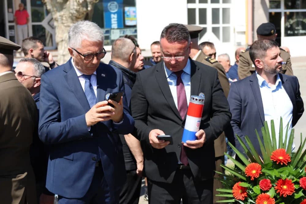 (VELIKA FOTOGALERIJA) 33. obljetnica obilježavanja osnutka 3. gardijske brigade “Kune” u Novoj Gradiški