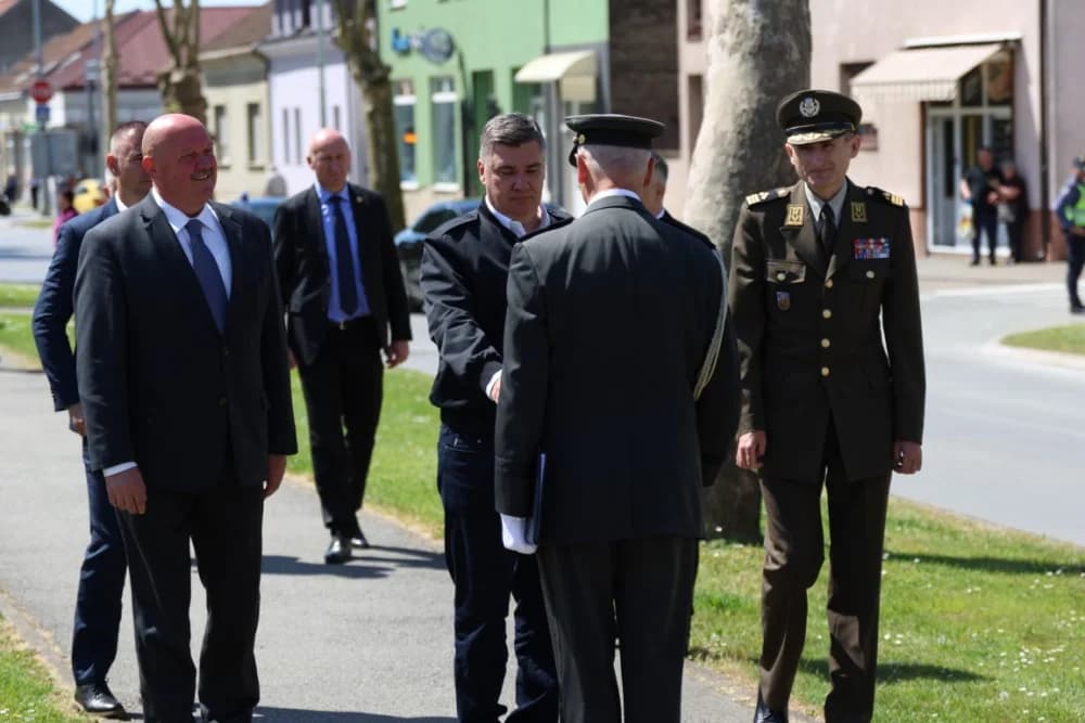 (VELIKA FOTOGALERIJA) 33. obljetnica obilježavanja osnutka 3. gardijske brigade “Kune” u Novoj Gradiški