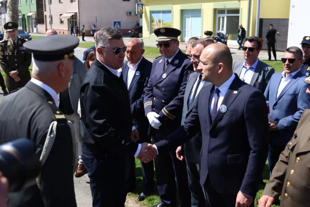 (VELIKA FOTOGALERIJA) 33. obljetnica obilježavanja osnutka 3. gardijske brigade “Kune” u Novoj Gradiški