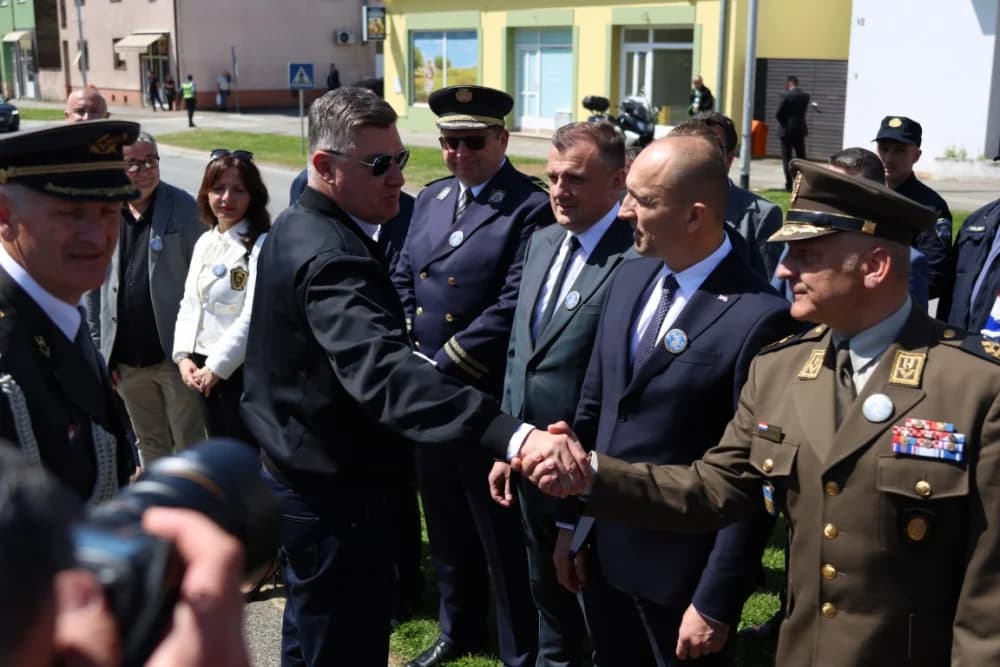 (VELIKA FOTOGALERIJA) 33. obljetnica obilježavanja osnutka 3. gardijske brigade “Kune” u Novoj Gradiški