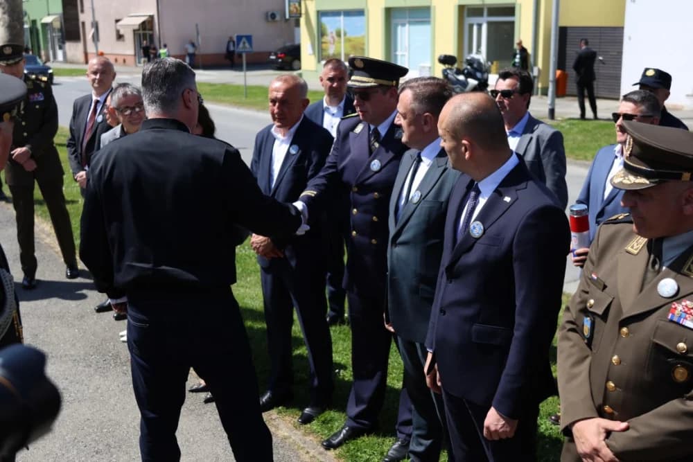 (VELIKA FOTOGALERIJA) 33. obljetnica obilježavanja osnutka 3. gardijske brigade “Kune” u Novoj Gradiški