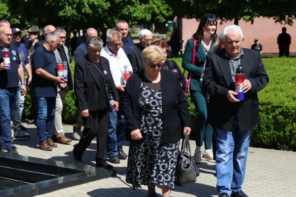(VELIKA FOTOGALERIJA) 33. obljetnica obilježavanja osnutka 3. gardijske brigade “Kune” u Novoj Gradiški