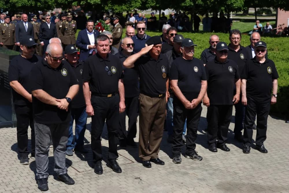 (VELIKA FOTOGALERIJA) 33. obljetnica obilježavanja osnutka 3. gardijske brigade “Kune” u Novoj Gradiški