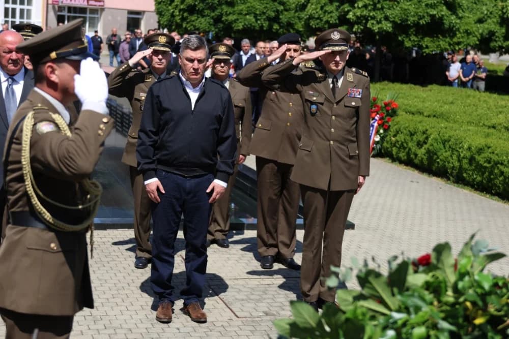 (VELIKA FOTOGALERIJA) 33. obljetnica obilježavanja osnutka 3. gardijske brigade “Kune” u Novoj Gradiški