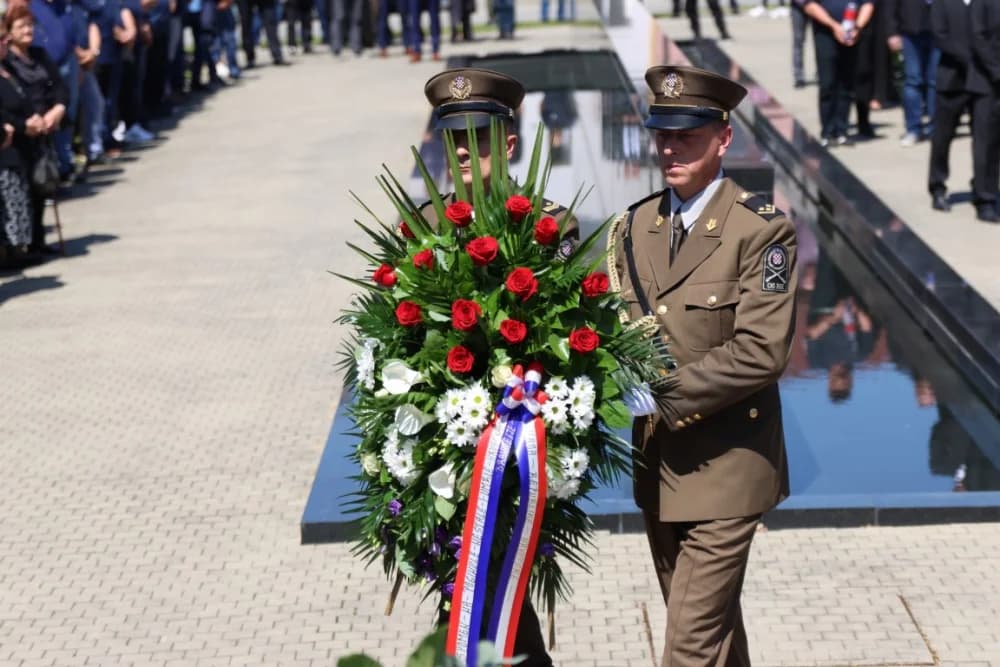 (VELIKA FOTOGALERIJA) 33. obljetnica obilježavanja osnutka 3. gardijske brigade “Kune” u Novoj Gradiški