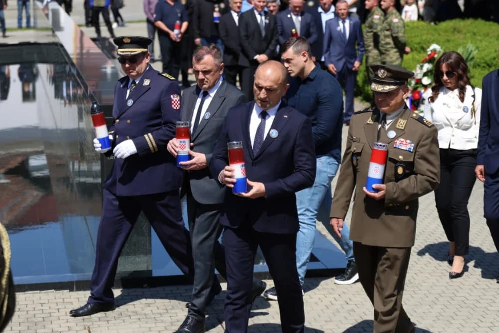 (VELIKA FOTOGALERIJA) 33. obljetnica obilježavanja osnutka 3. gardijske brigade “Kune” u Novoj Gradiški