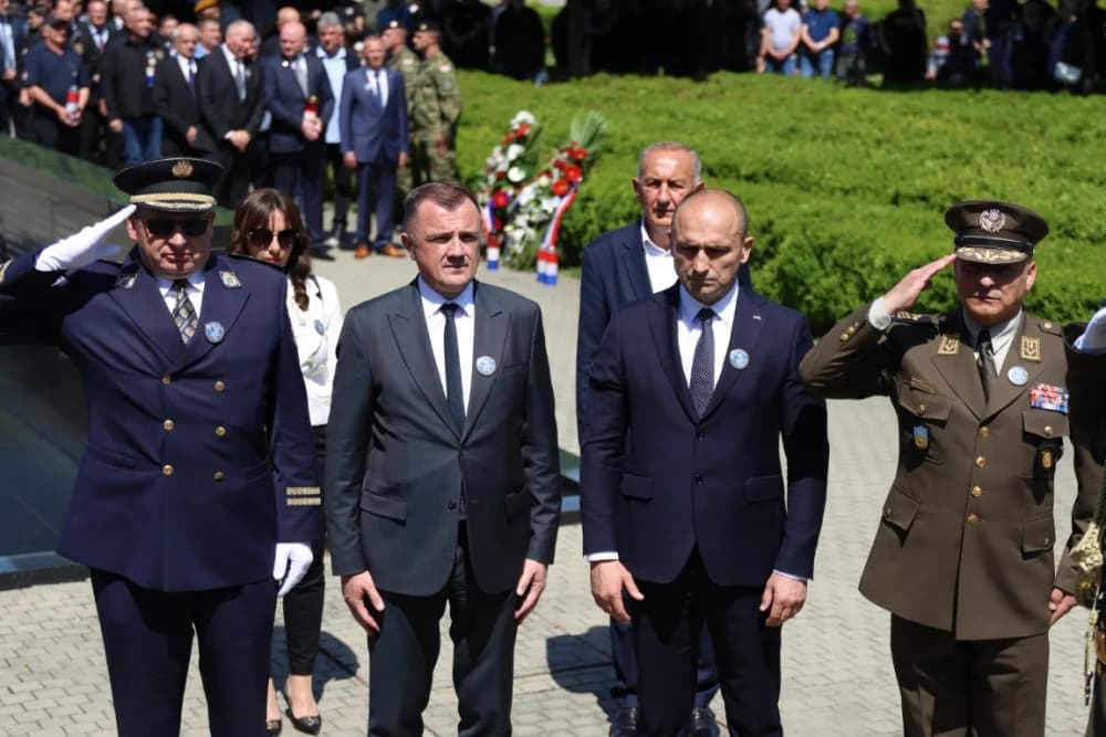 (VELIKA FOTOGALERIJA) 33. obljetnica obilježavanja osnutka 3. gardijske brigade “Kune” u Novoj Gradiški