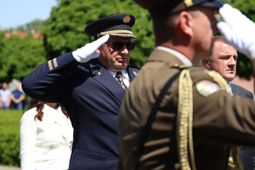 (VELIKA FOTOGALERIJA) 33. obljetnica obilježavanja osnutka 3. gardijske brigade “Kune” u Novoj Gradiški