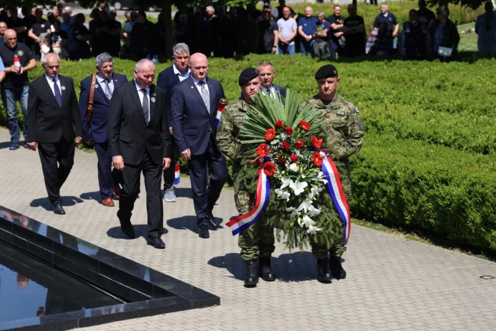 (VELIKA FOTOGALERIJA) 33. obljetnica obilježavanja osnutka 3. gardijske brigade “Kune” u Novoj Gradiški