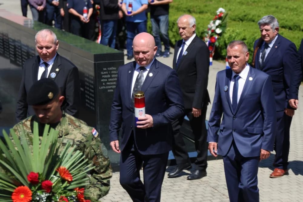 (VELIKA FOTOGALERIJA) 33. obljetnica obilježavanja osnutka 3. gardijske brigade “Kune” u Novoj Gradiški