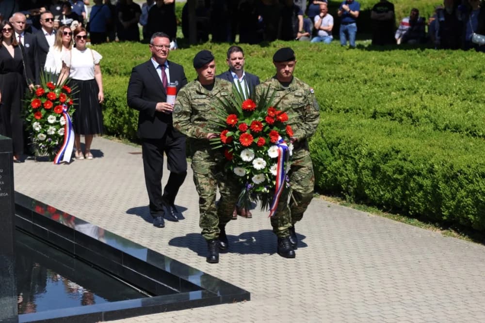 (VELIKA FOTOGALERIJA) 33. obljetnica obilježavanja osnutka 3. gardijske brigade “Kune” u Novoj Gradiški