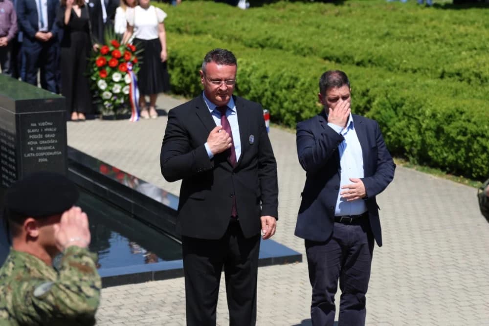 (VELIKA FOTOGALERIJA) 33. obljetnica obilježavanja osnutka 3. gardijske brigade “Kune” u Novoj Gradiški