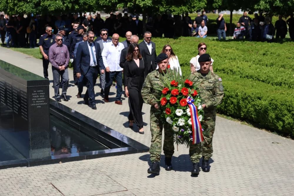 (VELIKA FOTOGALERIJA) 33. obljetnica obilježavanja osnutka 3. gardijske brigade “Kune” u Novoj Gradiški