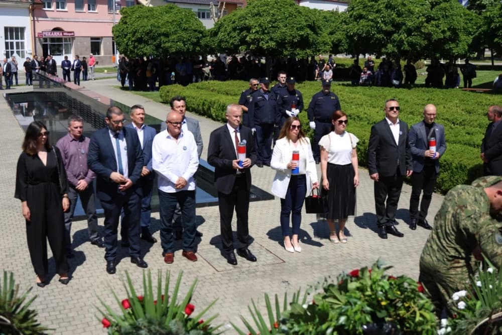 (VELIKA FOTOGALERIJA) 33. obljetnica obilježavanja osnutka 3. gardijske brigade “Kune” u Novoj Gradiški