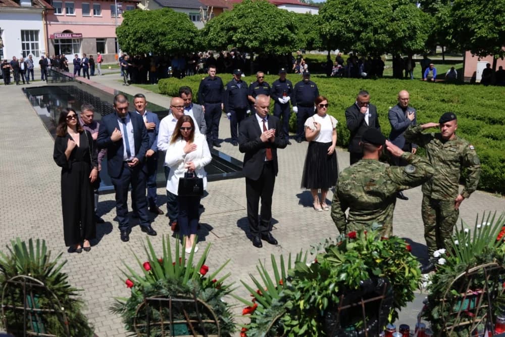 (VELIKA FOTOGALERIJA) 33. obljetnica obilježavanja osnutka 3. gardijske brigade “Kune” u Novoj Gradiški